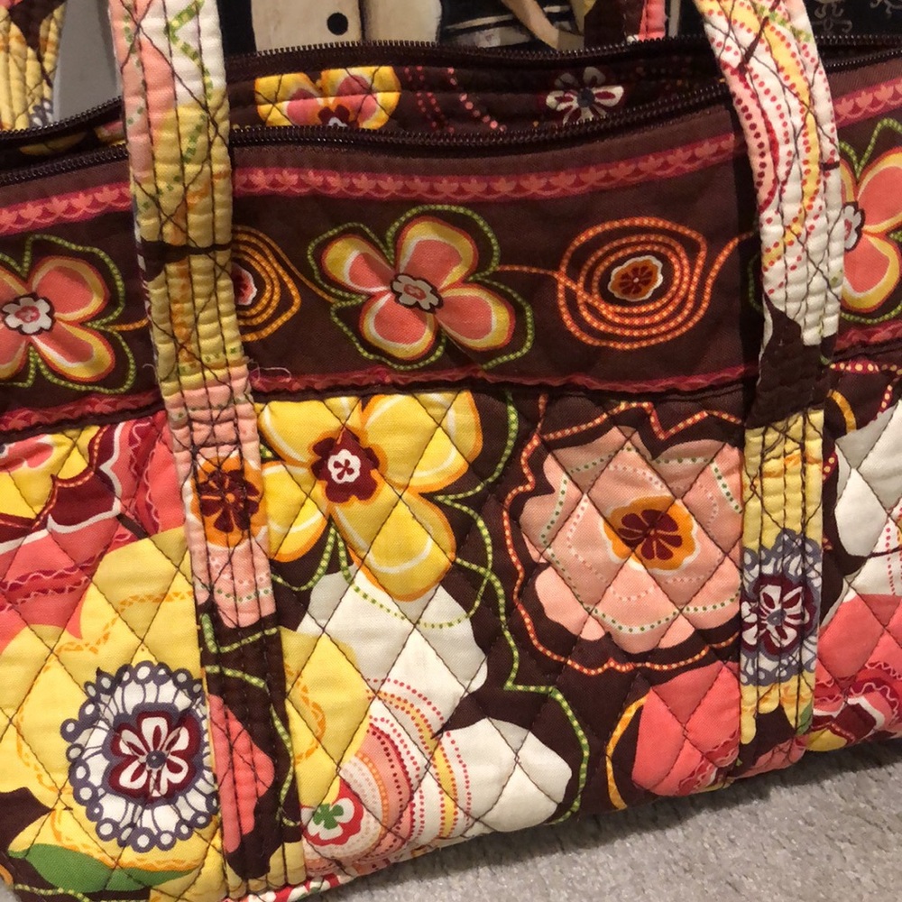 Vera Bradley, small tote/hand bag with zipper closing, and multiple pockets. - Picture 2 of 8